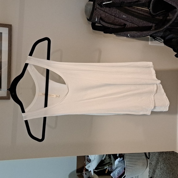 The Group by Babaton Foundation Twist-back Tank - Picture 2 of 7